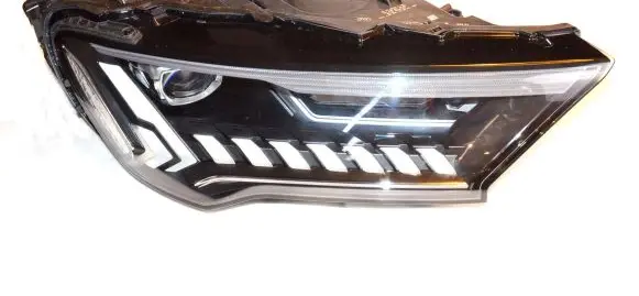 Audi Q7 4M Headlight/headlamp 4M0941040C