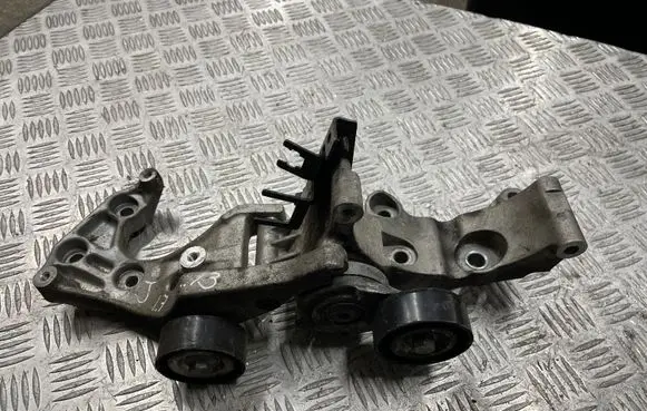 Opel Astra J Generator/alternator bracket 552805337