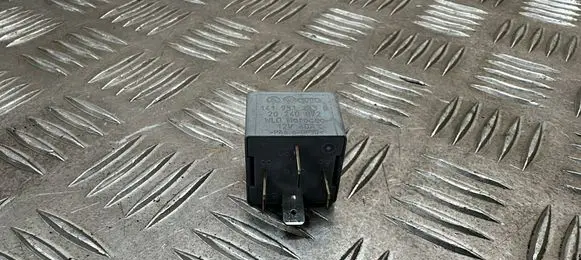 Volkswagen PASSAT B6 Other relay 141951253B