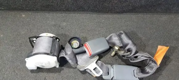 Mazda 323 F Rear seatbelt C7026 0713B