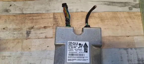 Opel Zafira B Airbag control unit/module 13188856