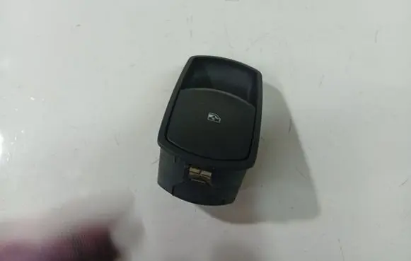 Opel Corsa D Electric window control switch 13189333R