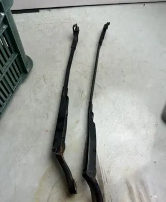 Volkswagen PASSAT B5.5 Front wiper blade arm 3B1955409C