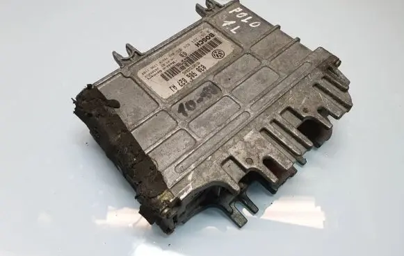 Volkswagen Polo III 6N 6N2 6NF Engine control unit/module 030906027AJ 0261204824