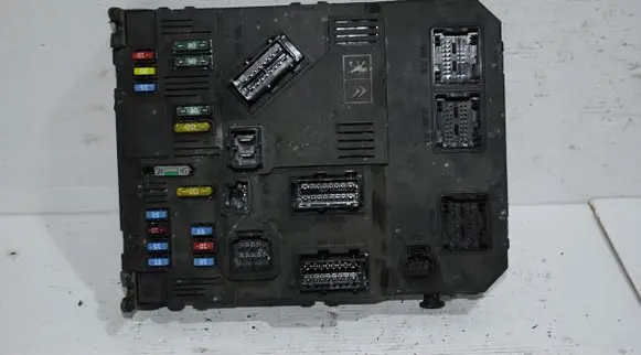 Peugeot 407 Fuse module 9655221180