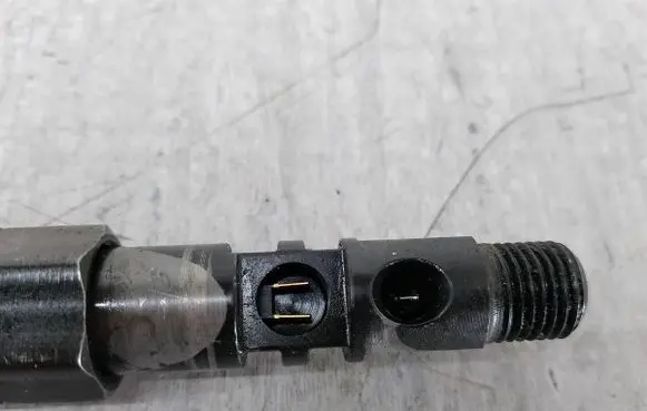 Fuel injector
