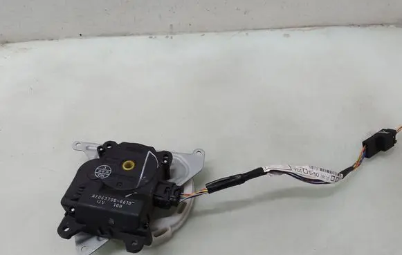Toyota Corolla Verso E121 Air flap motor/actuator AE0637008610