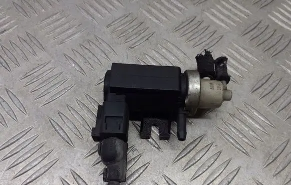 Skoda Octavia Mk1 (1U) Turbo solenoid valve 1J0806627
