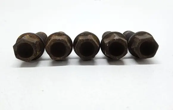 BMW 7 F01 F02 F03 F04 Nuts/bolts 