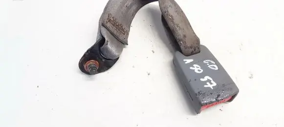 KIA Carens I Rear seatbelt buckle