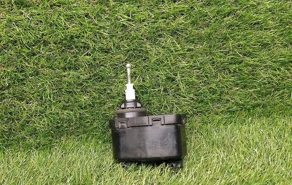 Headlight level adjustment motor