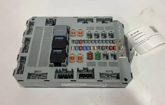 Jaguar XF X250 Fuse module 7370011040 9X2314D628AC