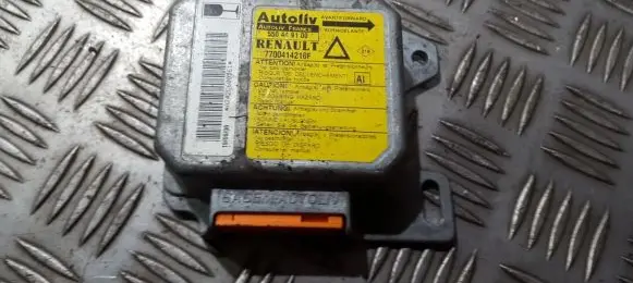 Renault Laguna I Airbag control unit/module 7700414216f 550449100