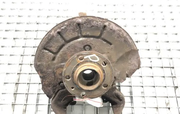Volkswagen Polo IV 9N3 Front wheel hub spindle knuckle
