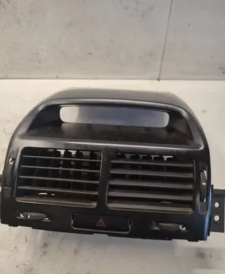 Suzuki Grand Vitara II Dash center air vent grill 7382165J0