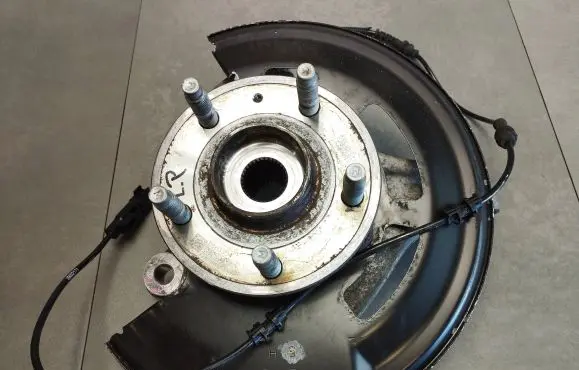 Opel Astra K Front wheel hub 557804735 13580304