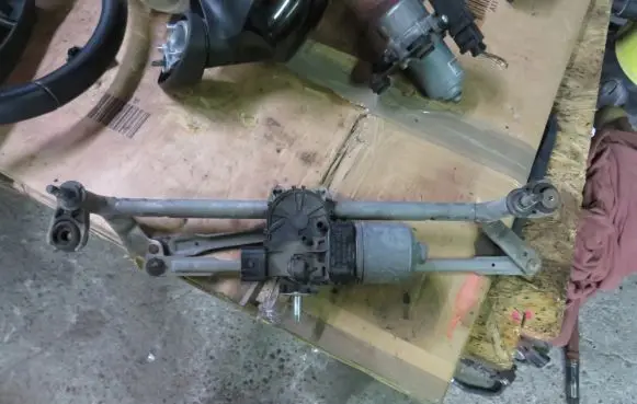 Seat Ibiza IV (6J,6P) Front wiper linkage and motor 6R1955119
