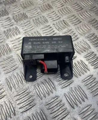 Mercedes-Benz A W168 Glow plug pre-heat relay 0255452832 899075000