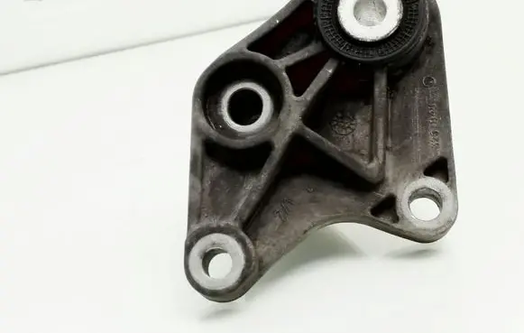 Ford Focus C-MAX Engine mounting bracket 3M516P093D 309C05GRN