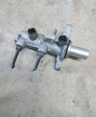 Master brake cylinder