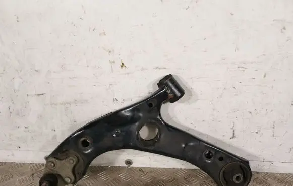 Toyota C-HR I Front lower control arm/wishbone 8713A