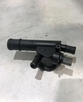 Audi A3 S3 8P Engine coolant pipe/hose 038121132D