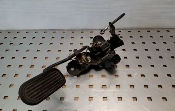 Toyota RAV 4 (XA20) Accelerator throttle pedal 7801042010C