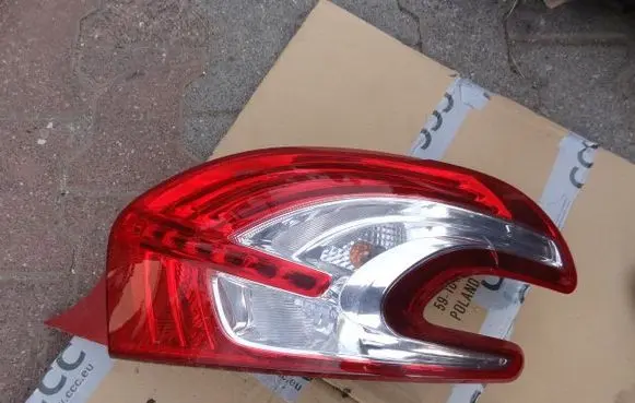 Peugeot 208 Rear/tail lights 9672628380