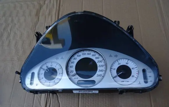 Mercedes-Benz E W211 Speedometer (instrument cluster) A2115406248 96251123 A2C53215851