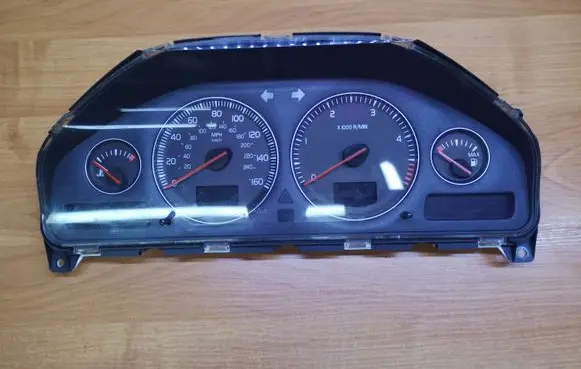 Volvo XC90 Speedometer (instrument cluster) 30746111