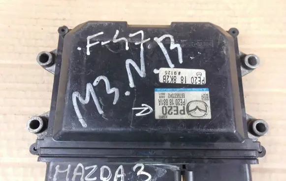 Mazda 3 II Engine control unit/module PE2018881A PE20