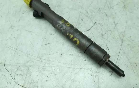 Ford Focus C-MAX Fuel injector 
