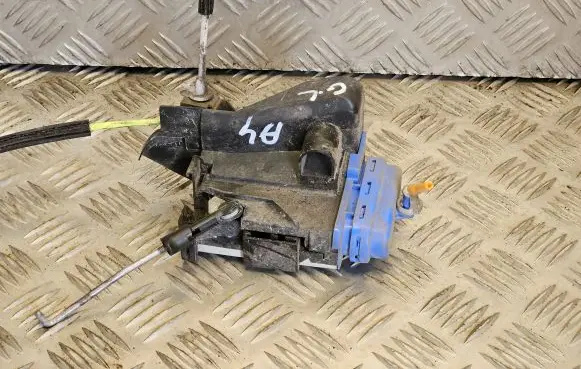 Audi A4 S4 B6 8E 8H Rear door lock 8D0839015A