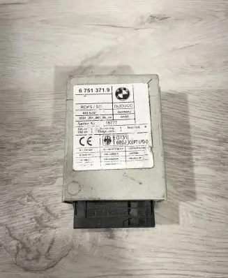 BMW 5 E39 Tire pressure control unit 6751371
