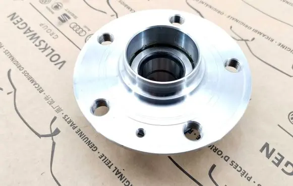 Volkswagen Tiguan Front wheel bearing hub 5WA501611E