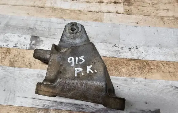 Lexus IS 220D-250-350 Engine mounting bracket