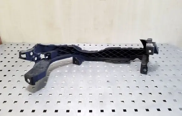 Subaru Legacy Headlight/headlamp mounting bracket