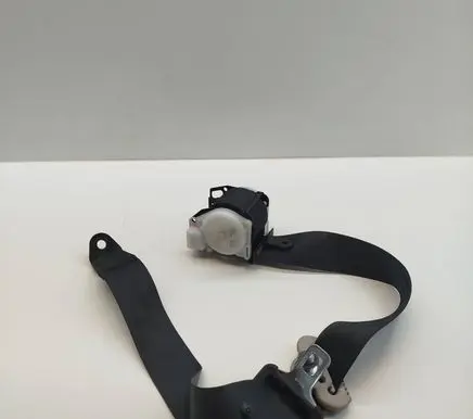 Mitsubishi Pajero Rear seatbelt 0429073