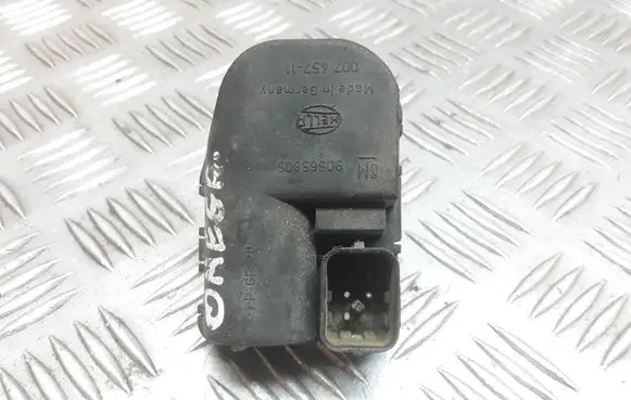 Opel Omega B2 Headlight level adjustment motor 90565805