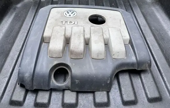 Volkswagen Touran I Engine cover (trim) 03G103925 03G103925BP 03G103925BT