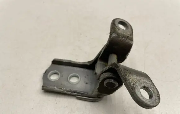 Toyota Avensis T250 Front door upper hinge