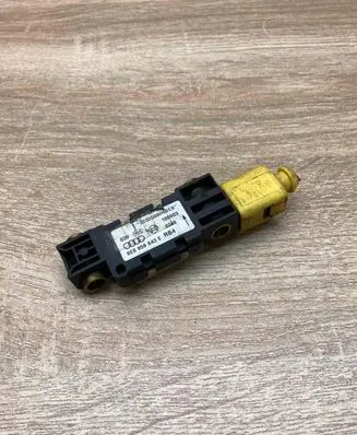 Audi A4 S4 B6 8E 8H Airbag deployment crash/impact sensor 8E0959643E WithPlug