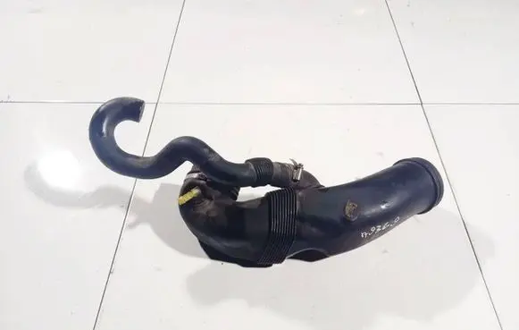 Audi A8 S8 D3 4E Air intake hose/pipe 077129679