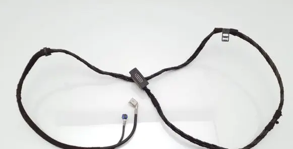 Mercedes-Benz C W204 USB socket connector A2048205115