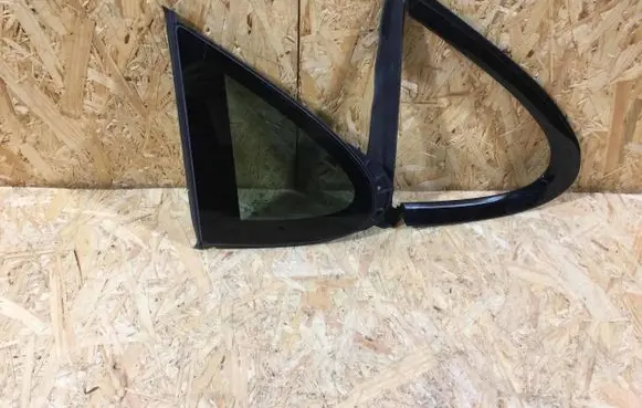 Porsche Panamera (971) Rear vent window glass 971845417 971853393 971845297m