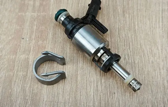 Audi A4 S4 B9 Fuel injector 06L906036K