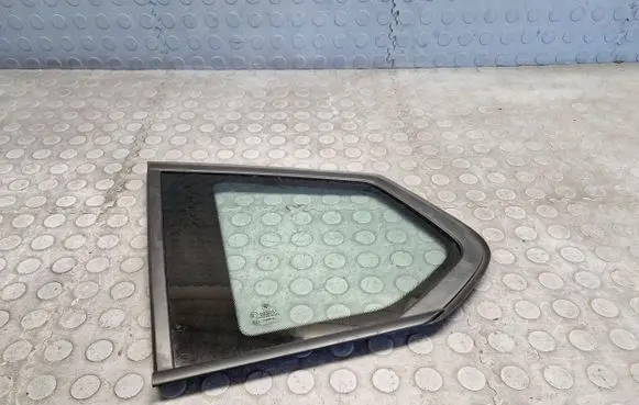 BMW X3 F25 Rear side window 7205623
