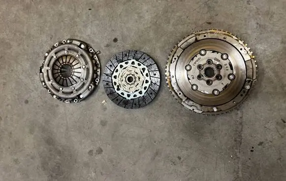 Dacia Sandero III Clutch set kit 301019176R 123100749R 302102441R