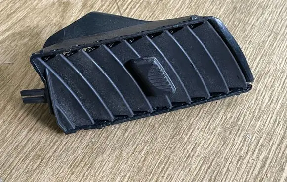 Dash center air vent grill