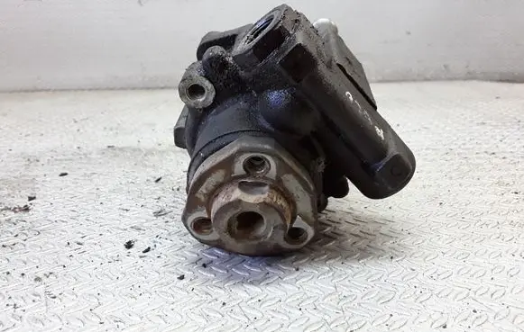 Volkswagen Polo III 6N 6N2 6NF Power steering pump 032145157A